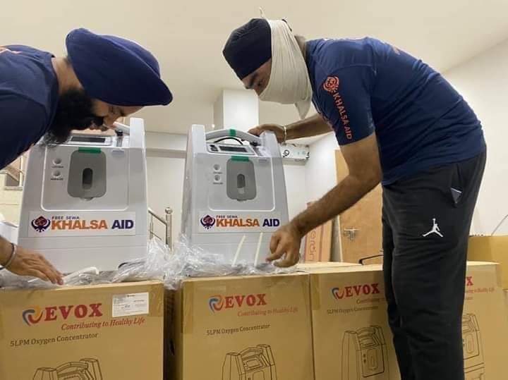 bhupenderc19's tweet photo. Oxygen Equipment Help Service by @khalsaaid_india 

Nanak Naam Chardi Kala 
Tere Bhaane Sarbat da Bhala 🙏

#IndiaNeedsOxygen https://t.co/ePHwv28vbJ