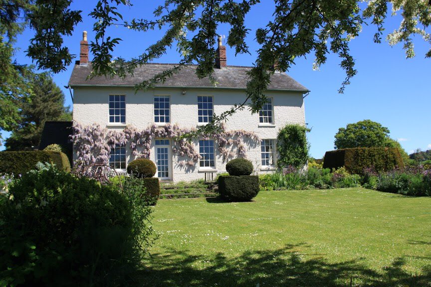 GwentNGS's tweet photo. GLEBE HOUSE - New Pop-up openings, 28,29th April,11-5pm. Pre-booking essential here https://t.co/fSSajTwlor  This elegant garden is bursting with spring colour - magnificent Wisteria, flowering cherries, topiary and beautiful drifts of bulbs through early flowering perennials. https://t.co/EIZYBUKBDf