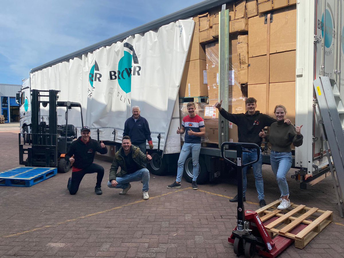 Stichting Christian Refugee Relief (CRR) (@stichting_crr) on Twitter photo NEXT!🔥
Daar waar de “Chios”truck vandaag thuis komt vertrekt de volgende trailer naar Griekenland!🙌
Interculturele stichting Salaam en <a href="/Soles4Souls/">Soles4Souls</a> werkten wederom mee aan een hulptransport!✨
Dank voor al jullie support!❤️ NEXT!🔥
Daar waar de “Chios”truck vandaag thuis komt vertrekt de volgende trailer naar Griekenland!🙌
Interculturele stichting Salaam en <a href="/Soles4Souls/">Soles4Souls</a> werkten wederom mee aan een hulptransport!✨
Dank voor al jullie support!❤️