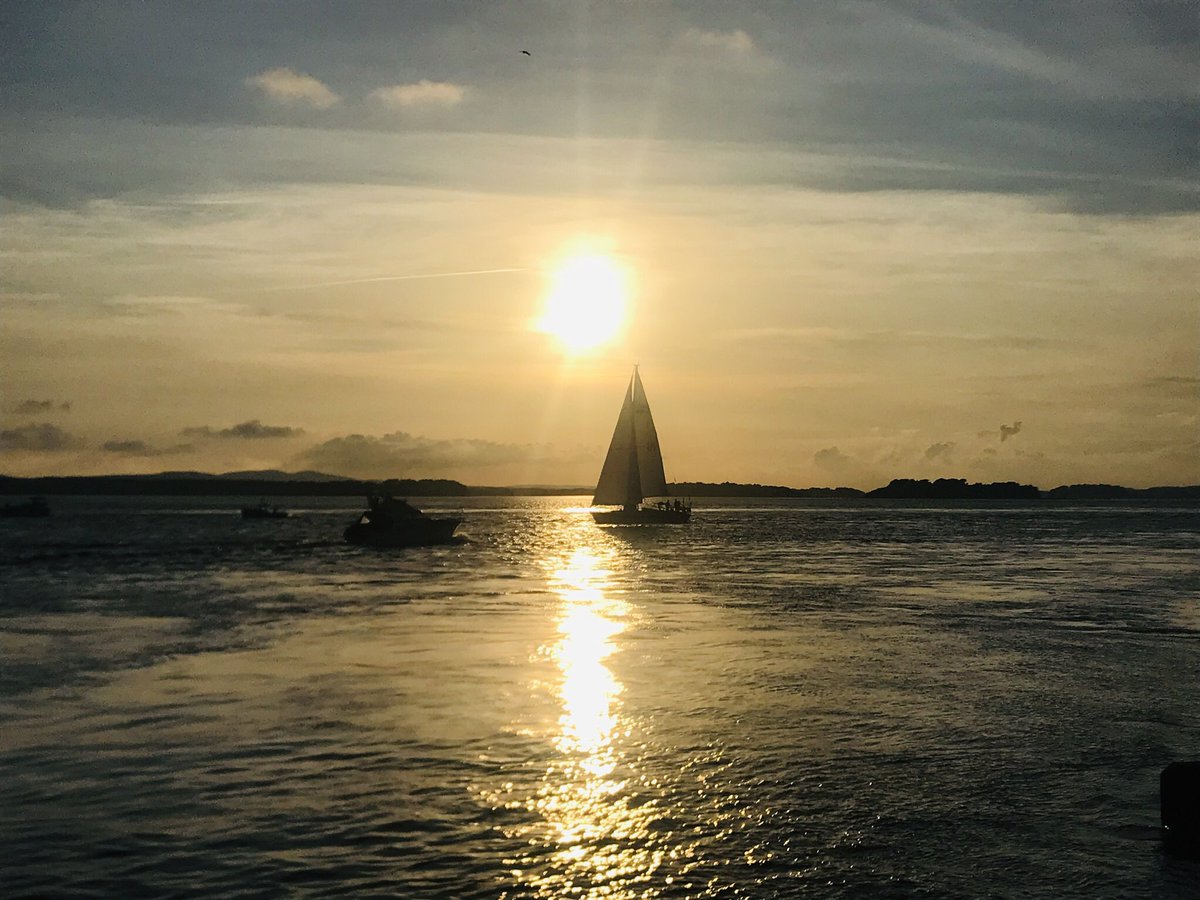 ___zeren_______'s tweet photo. @russellcrowe Beautiful Sydney 💚... here is the one I took from one of the second largest natural harbours #Pooleharbour #sailingintothesunset https://t.co/0mCIJFjFUe