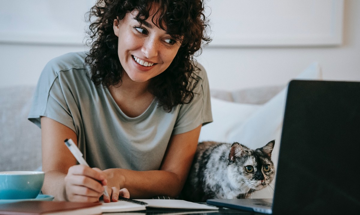 IntersandUK's tweet photo. The 2020 PAW report by animal charity PDSA found that that 86% of pet owners reported that their pets improved their mental health. #heart #health #cats #catowners #catlover #lovecats #kitty #catsareawsome #ilovemycat #catlitter #intersand https://t.co/B7kd2MbPPO