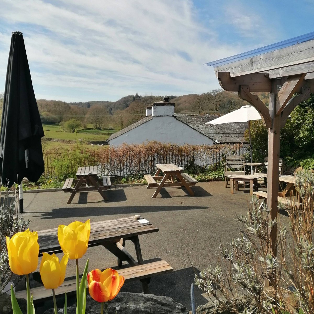 Another lovely day for our beer garden, we are almost fully booked today but have availability tomorrow and next week so be sure to book your table early to avoid disappointment. Follow the link to make your booking. #brownhorseinn #beergarden #alfresco #sundaylunch