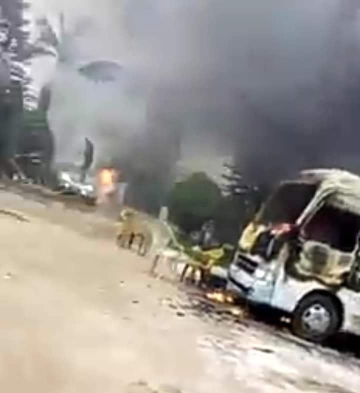 Ipob_supporters's tweet image. Breaking, Happening now!!! Governor Hope Uzodimma's Country Home Set Ablaze by #UGM 
#WeMove