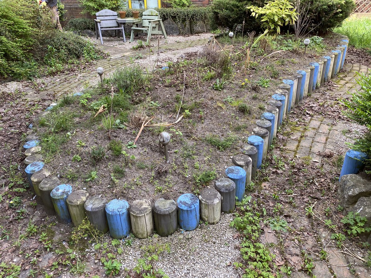 EmmaJB1985's tweet photo. COVID affected time free to maintain our patient garden - but happy to report a friend of the ward has volunteered free time to help us have a tidy space for patients again #before #dementiafriendly #plansafoot #meaningfulactivities #freshair @Rebecca87764812 @erinhumphreys13 https://t.co/MAm3eqmjNB