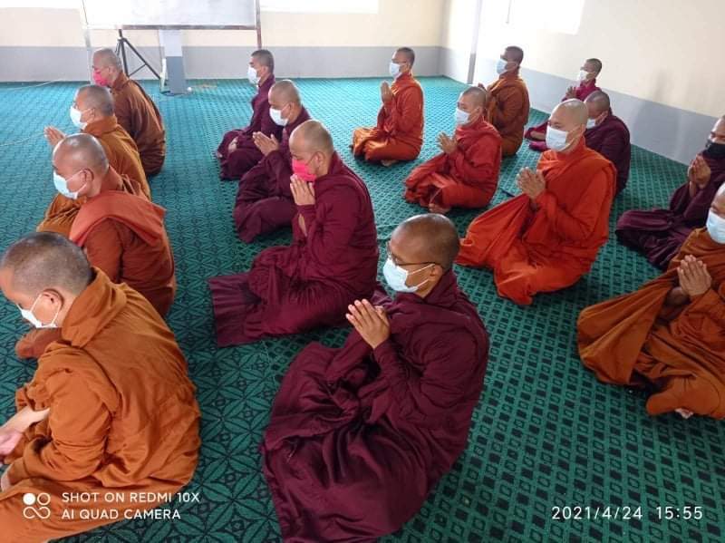 1311revolution's tweet photo. The Praying Strike was held by the Monks in #Mandalay City, today for Myanmar Citizens.

#Apr24Coup
#WhatsHappeningInMyanmar
#MurdererMinAungHlaing https://t.co/bOKxpgde1G