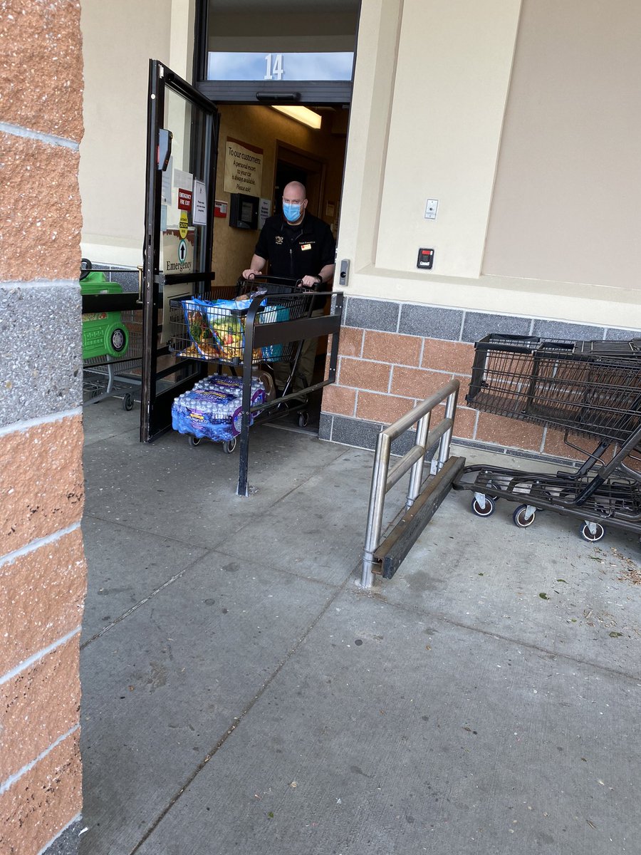 BeyondBeauty___'s tweet photo. This is the man Dillon @Wegmans  in woodmore who racially profiled me!! I scanned my items, I checked out and went to my car, put all my items in my car and then he pops up saying, “did you have any problems with our app? Our WiFi has been spotty and our app too” https://t.co/GsewYxhLl0