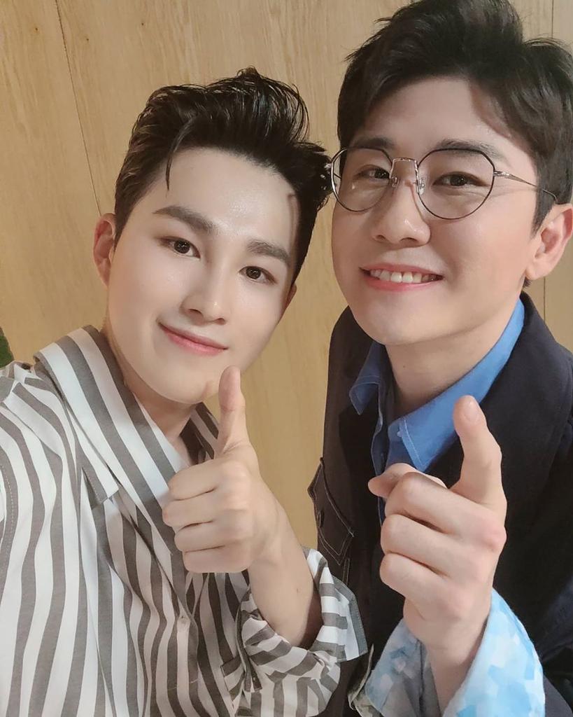 If i added every moment they interact on screen (which are all cute btw), this thread would be endless  #youngtak   #영탁   #김희재   #kimheejae   #따라따라와   #눈치제로
