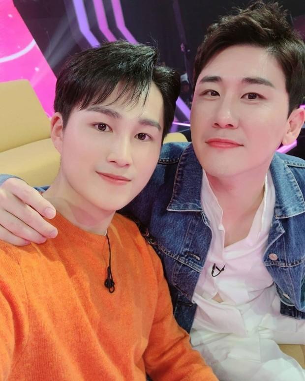 If i added every moment they interact on screen (which are all cute btw), this thread would be endless  #youngtak   #영탁   #김희재   #kimheejae   #따라따라와   #눈치제로