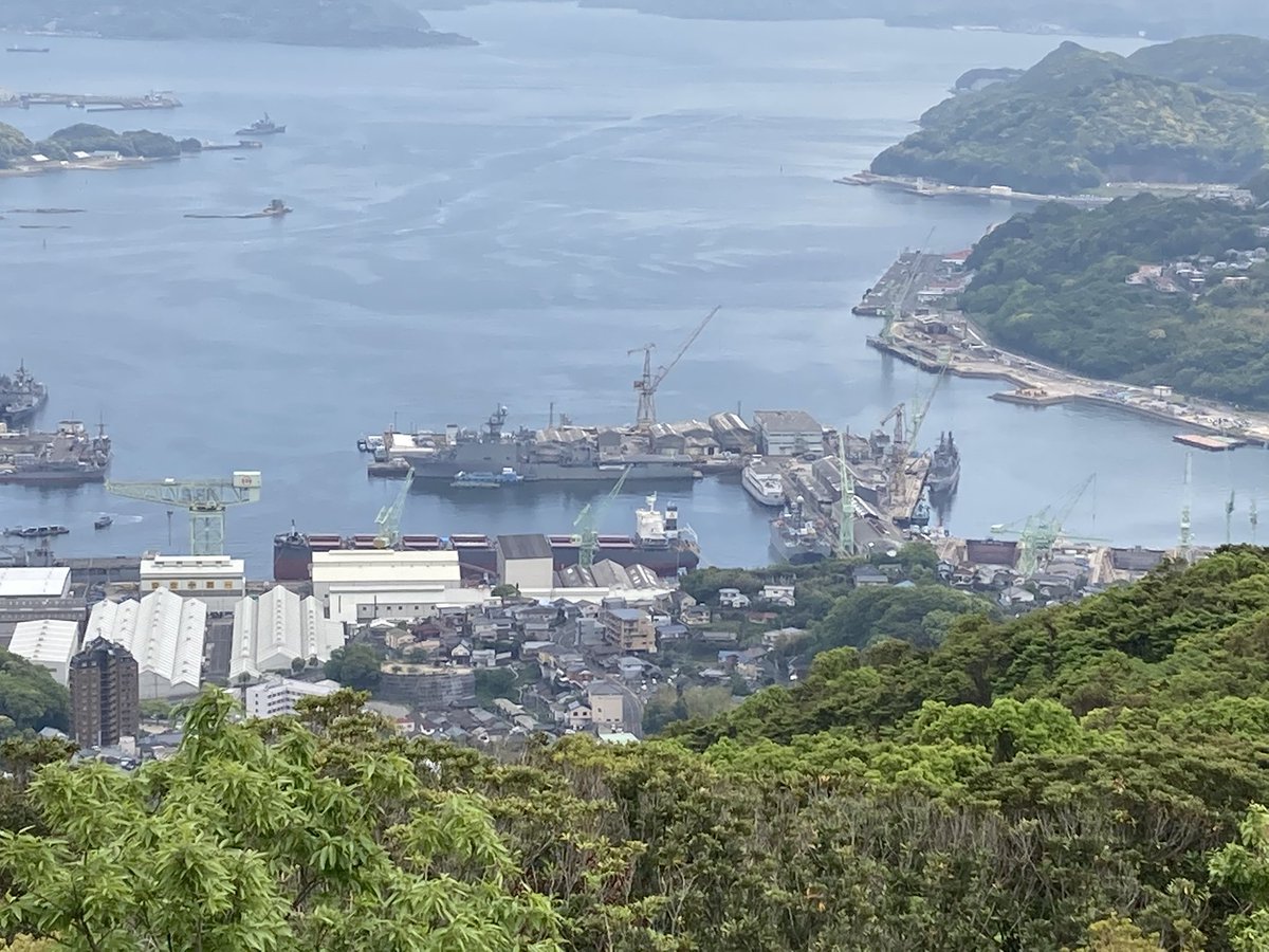 GSX250R56412596's tweet photo. 弓張岳から見た米海軍基地！ https://t.co/PBgCmMW30G