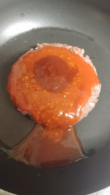 Hotburger! #Hotburger https://t.co/UPZmowQpkn<a href="/tag/hotburger"class="tags">#Hotburger</a>