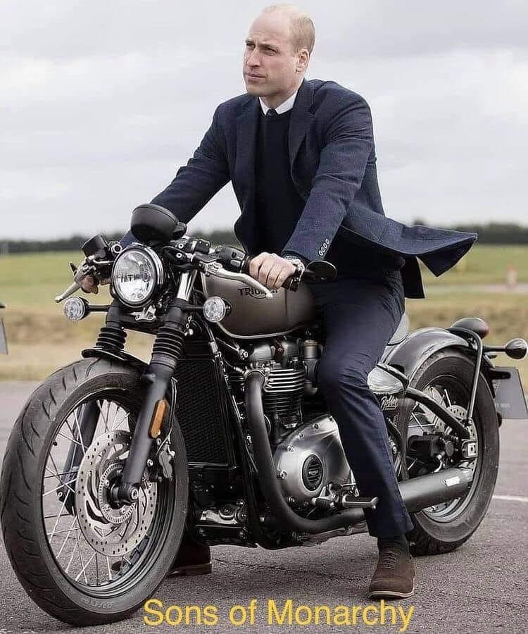 cloud9bikes's tweet photo. Made us smile this morning, ho ho #motorcycle #motorcycles #monarchy #sonsof monarchy https://t.co/E0tueJ5a1o