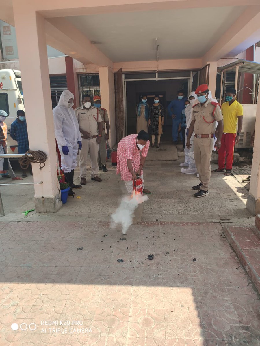 Mock drill/demonstration on Evacuation Procedure and Use of Fire Safety equipments at COVID Hospital, #Malkanagiri by Malkangiri Fire Station. @DGFS_HGs_CD @OdishaFS_HGs_CD @ADGFS_HGs_CD @dm_malkangiri @HFWOdisha @cfo_odisha @dfokpt_ofs