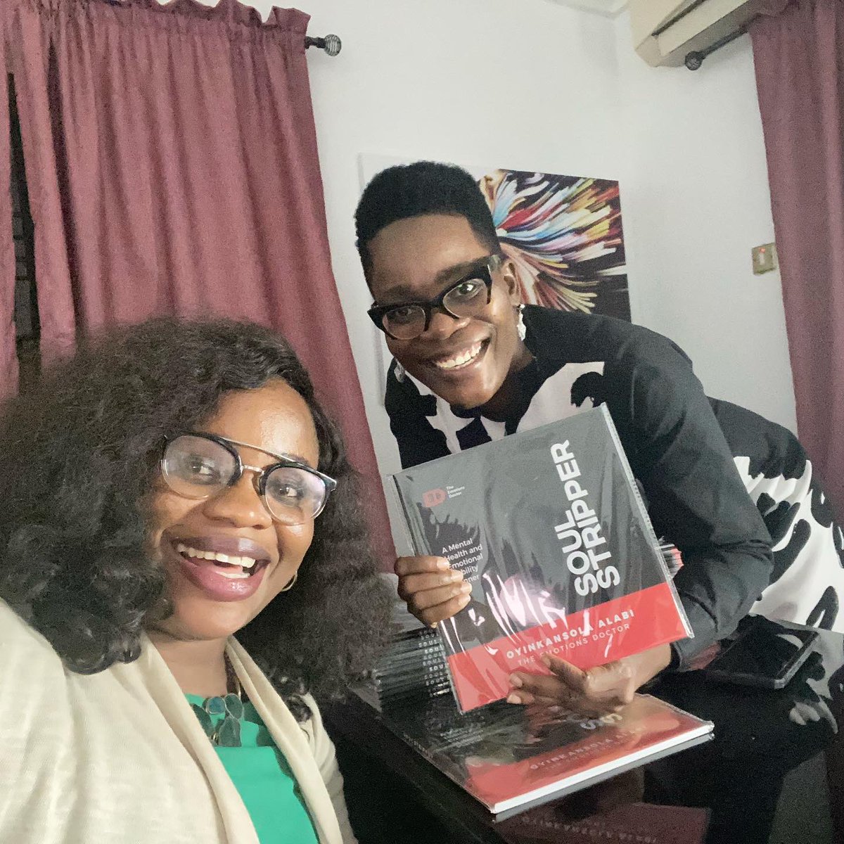 SolaAdesakin's tweet photo. Oyinkansola @EmotionsDoctor gave me a very warm reception at the Emotions City yesterday. We gisted on Life and Mental Health and I ate a delicious plate of Native Jollof Rice.
I got 6 of her new books I’d be giving them out. Go get your copy. https://t.co/tgfACvB1HQ