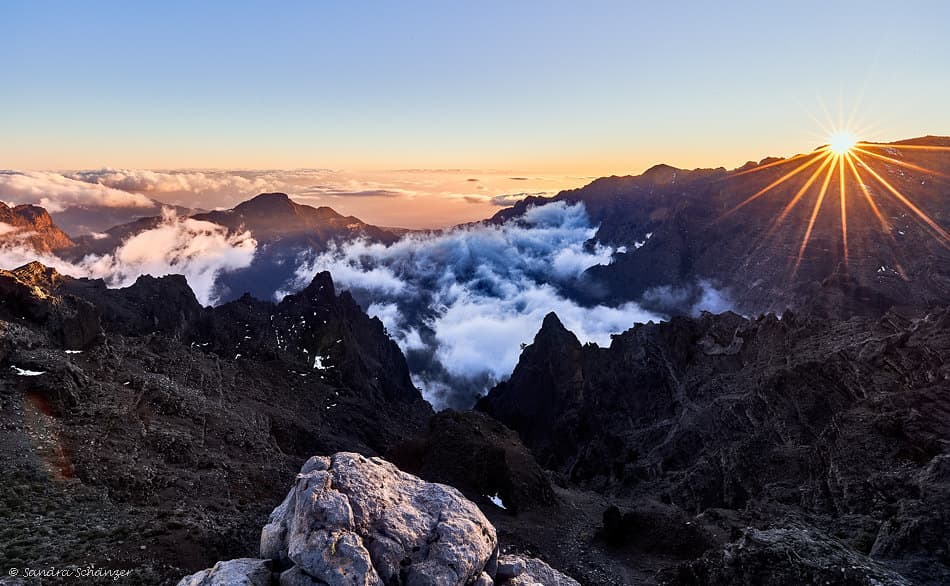 ~ LA PALMA ¦ CANARY ISLANDS ~
Gorgeous Caldera de Taburiente at sunset once again 😊
➡️ Reisebericht La Palma: zpr.io/RhaHD 

---
#LaPalma #islascanarias  #ig_spain #estaes_canarias #travelingram #ig_canarias_#ig_canaryislands  #7islas_vips #icanarias_beautiful #natu