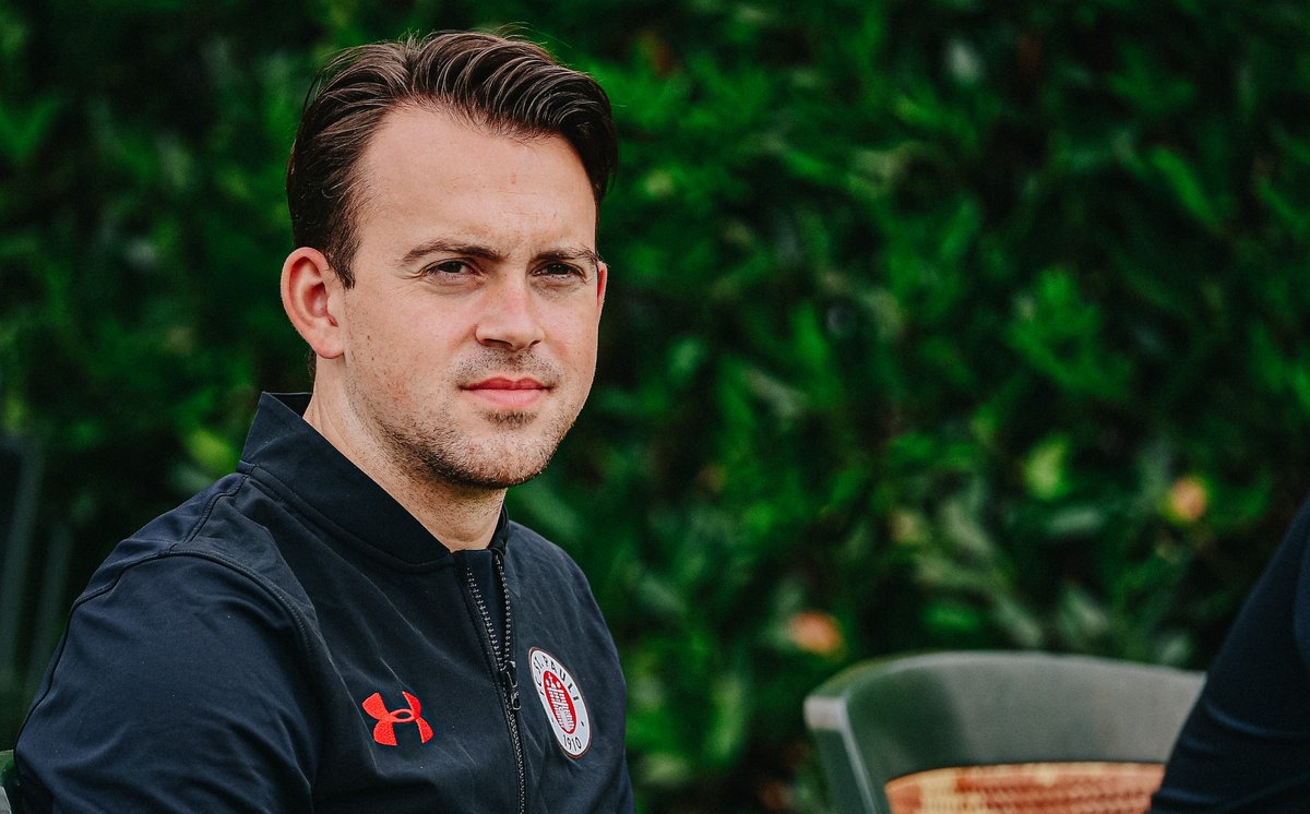 fcstpauli's tweet photo. Happy Birthday, Mike #Muretic! 🎉
Unser Physiotherapeut feiert heute seinen 3️⃣2️⃣. Geburtstag! Wir wünschen Dir alles Gute und einen schönen Tag, lieber Mike! 😊🎂
#fcsp | #happybirthday https://t.co/v36qhoaEgs