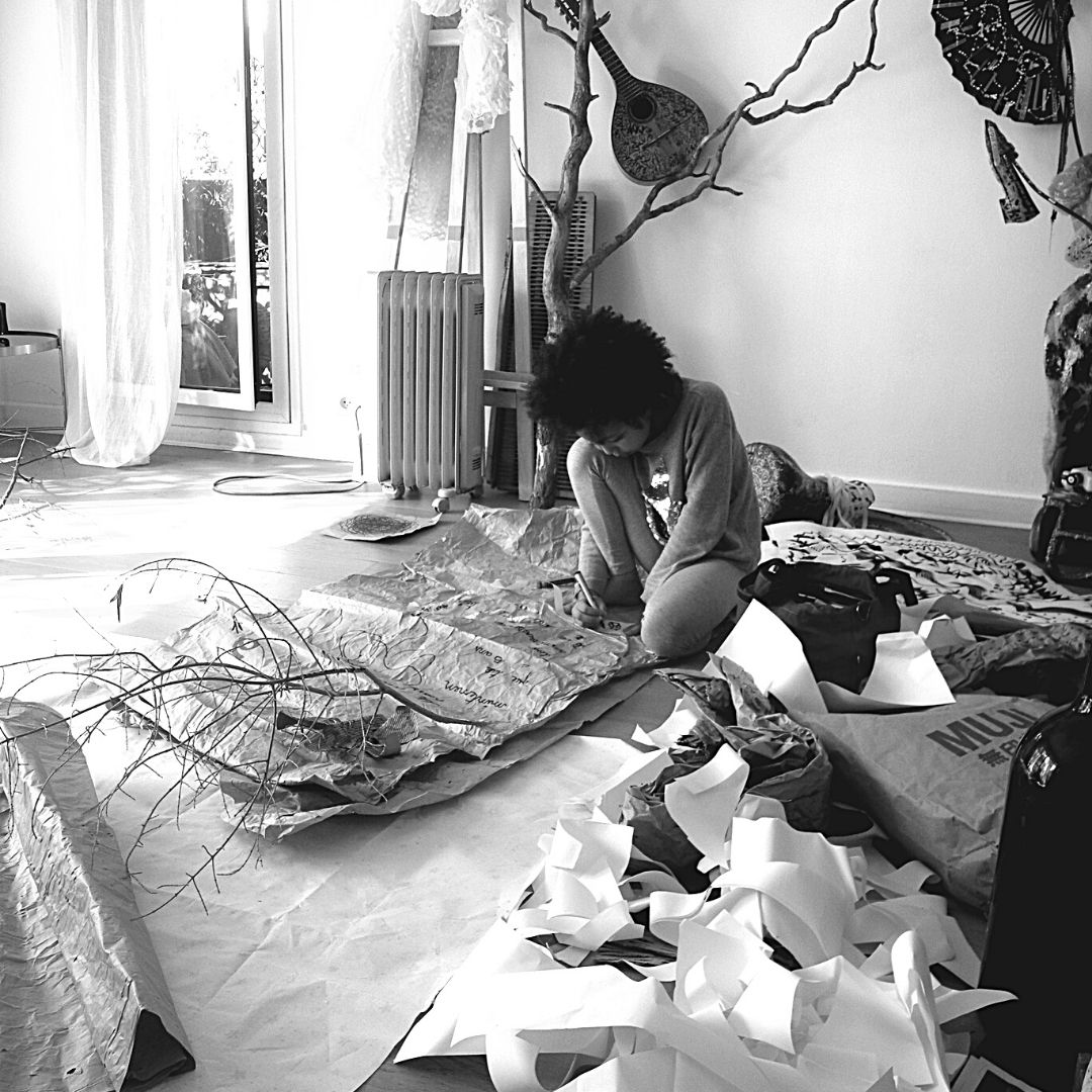 AlexiaTraore's tweet photo. Créer chaque jour! Session 3 des ateliers Réécris, souvenir de la semaine dernière. Le projet d'installation collective avance peu à peu!
Pour réserver un créneau : compagniedayma@gmail.com
#contemporaryart
#familyart
#homegallery
#myartisabridge
#inprogress https://t.co/yGuWgrovCw