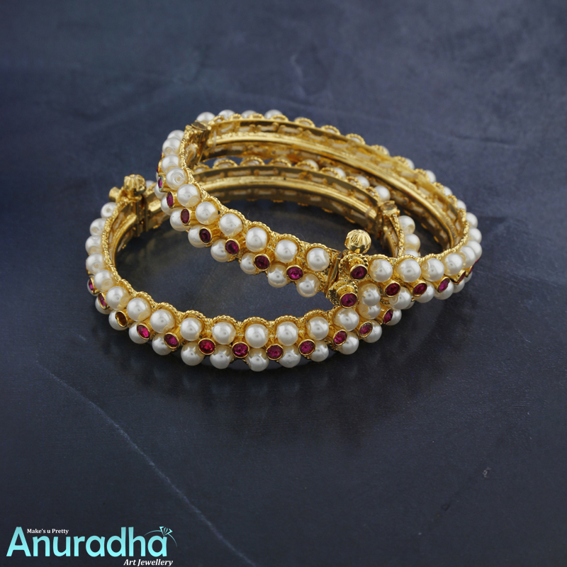 AnuradhaArts's tweet photo. Adorable Gold Finish Traditional Bangles by Anuradha Art Jewellery
🤩COD Available🤩
🥰Free Shipping Available🥰
To Buy This Product Visit:https://t.co/nfXZ3ZlpiE
-
-
#bangle #bangles #goldbangles #banglesset #banglesdesigns #banglesonline #designerbangles #anuradhaartjewellery https://t.co/3FL7CUbdPn