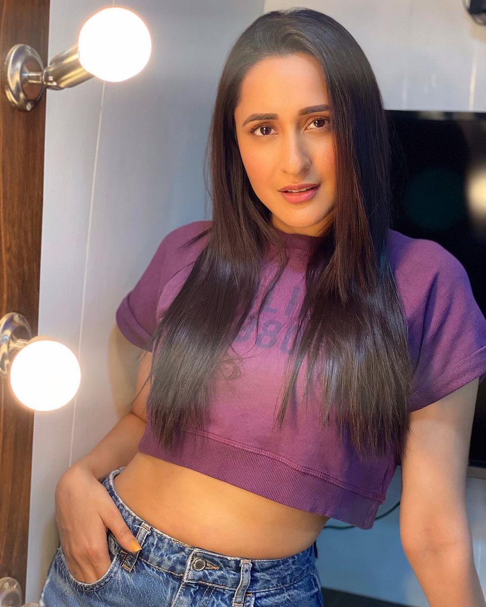telugufilmnagar's tweet photo. .@ItsMePragya looks fab in these pictures!

#PragyaJaiswal #Akhanda #TeluguFilmNagar https://t.co/tJtmBL8VwD