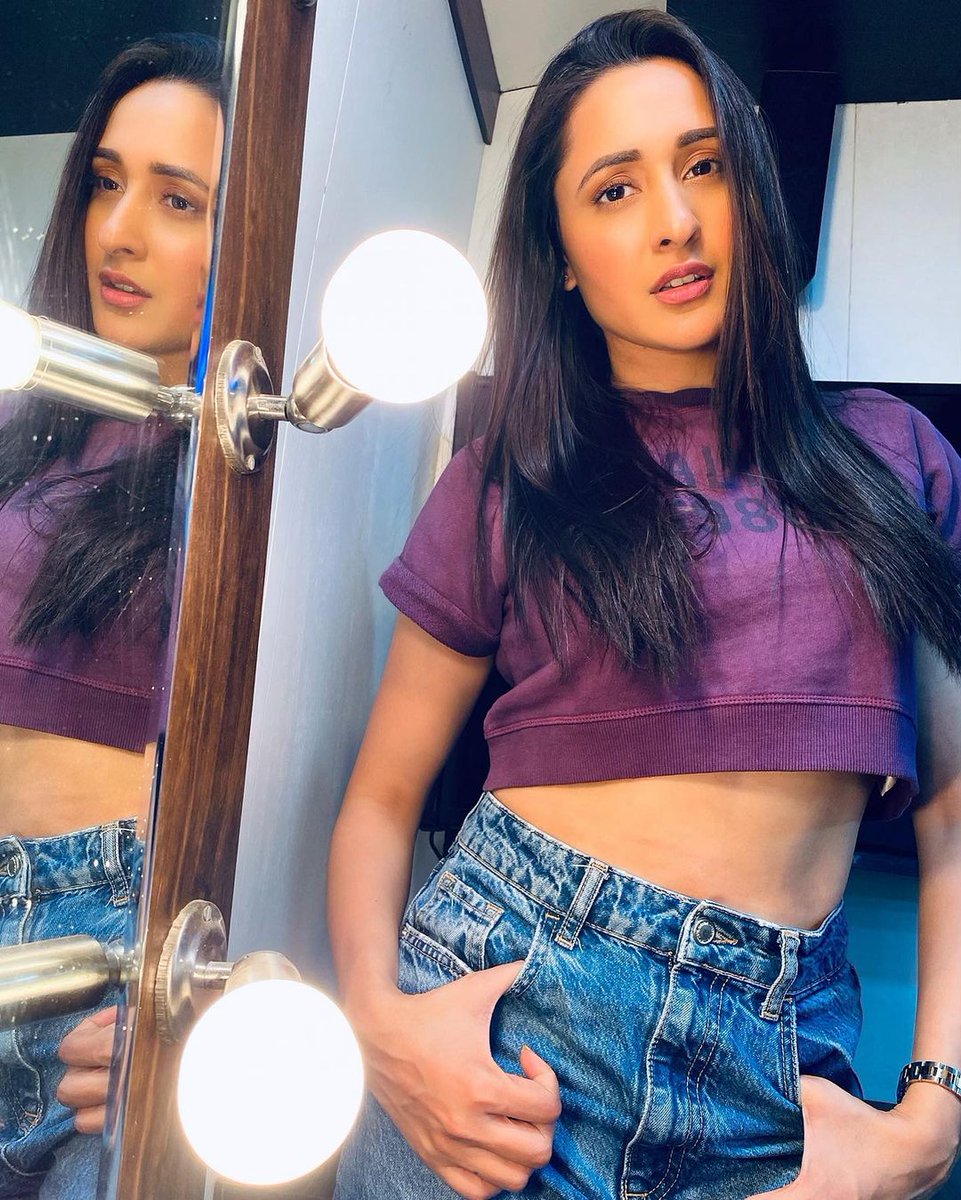telugufilmnagar's tweet photo. .@ItsMePragya looks fab in these pictures!

#PragyaJaiswal #Akhanda #TeluguFilmNagar https://t.co/tJtmBL8VwD