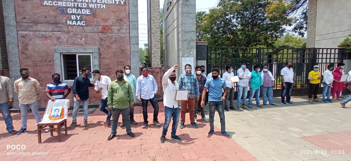 Sourav_srvv's tweet photo. Justice✊Justice✊ Justice ✊
Reposeful protest in favour of late Dinabandhu Mishra, demanding V.C. @SambalpurU  to resign by BCJD.🙏
@CMO_Odisha @Naveen_Odisha @tripathy_devi @rohitpujaribjd @pranabpdas @Pranab3333 @bjd_odisha @odishabcjd @BcjdOdisha @ByomakeshRay @samirdash01 https://t.co/ZhrDVzdSxO