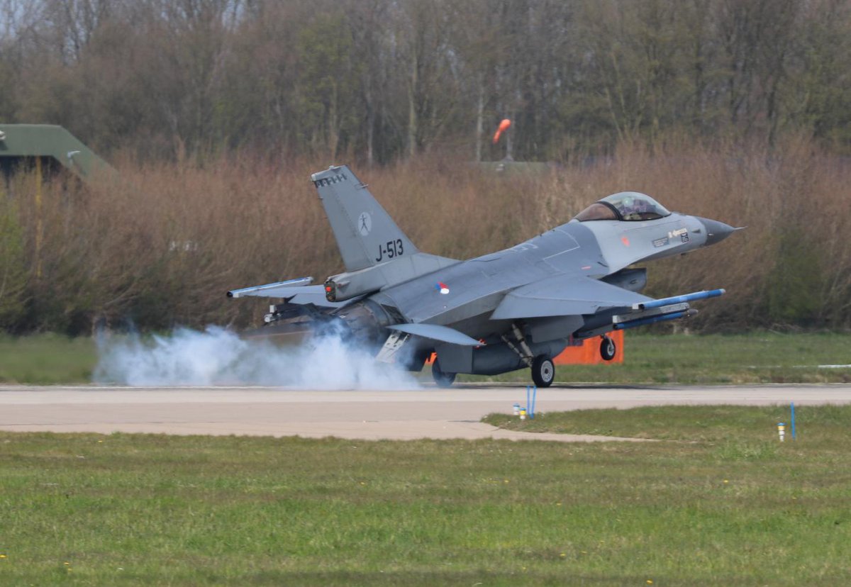 Karo_Aviation's tweet photo. Airbase #Leeuwarden is the first airbase in the #Netherlands where the #F35 #lightning II is stationed. Together with the #F16 's from this base they participated in the exercise #DeviantDragon.This exercise replaced the major #exercise #FrisianFlag this year.
#avgeek #avgeeks https://t.co/rMVMTKLvvt