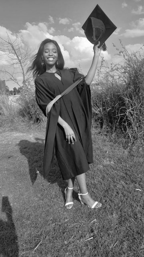 Nwa_Salani27's tweet photo. Bcom Accounting Sciences Graduate 👩🏾🎓
#TuksGraduate https://t.co/VoKW4iRDsQ