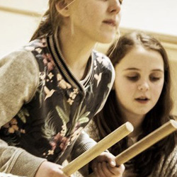 Inschrijven voor nieuwe cursussen, proeflessen én het Tjilp Festival kijk op muziekmeesterswestland.nl 
<a href="/Cultuurweb/">Cultuurweb</a> <a href="/wosmedia/">WOS</a> <a href="/CultuurpuntW/">Cultuurpunt Westland</a>