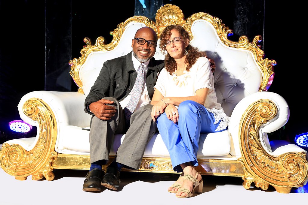 martinssempa's tweet photo. How it started on April 25 92
How it's going April 24 2022.
It's our 29th Wedding Anniversary tommorrow! To God be the Glory! What should I do to celebrate this? Plot plans and support welcome! https://t.co/iaOrKLczje