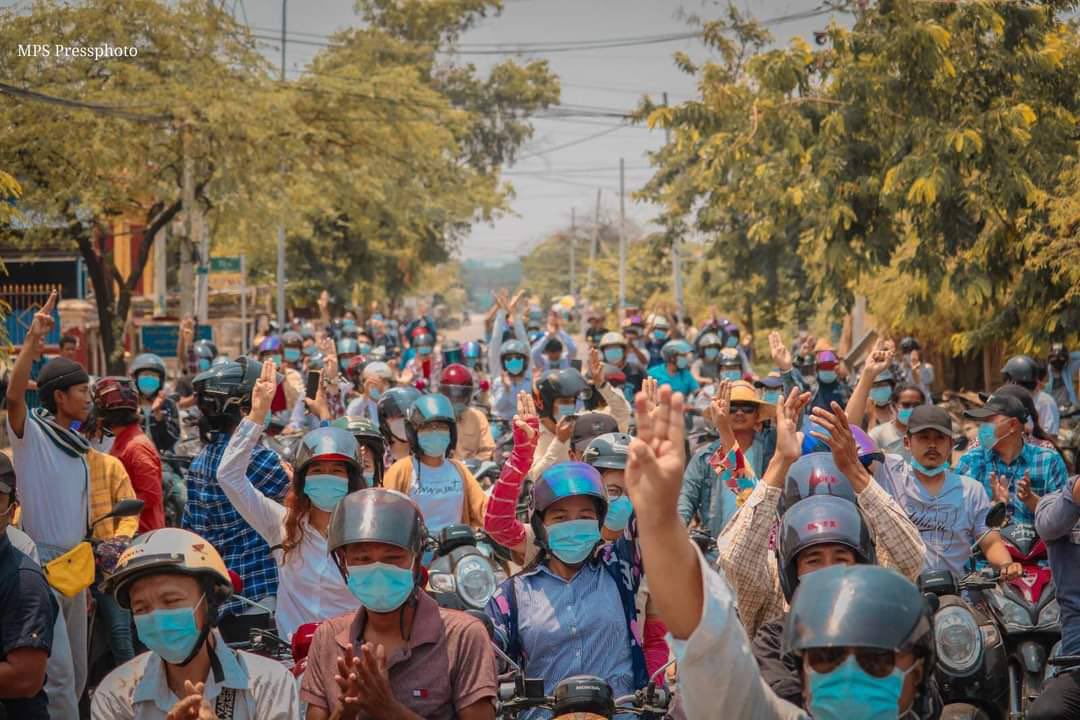 Powerful Mandalay Engineer Marching Strike that condemn the Military Dictatorship.

#WhatsHappeningInMyanmar 
#Apr24Coup