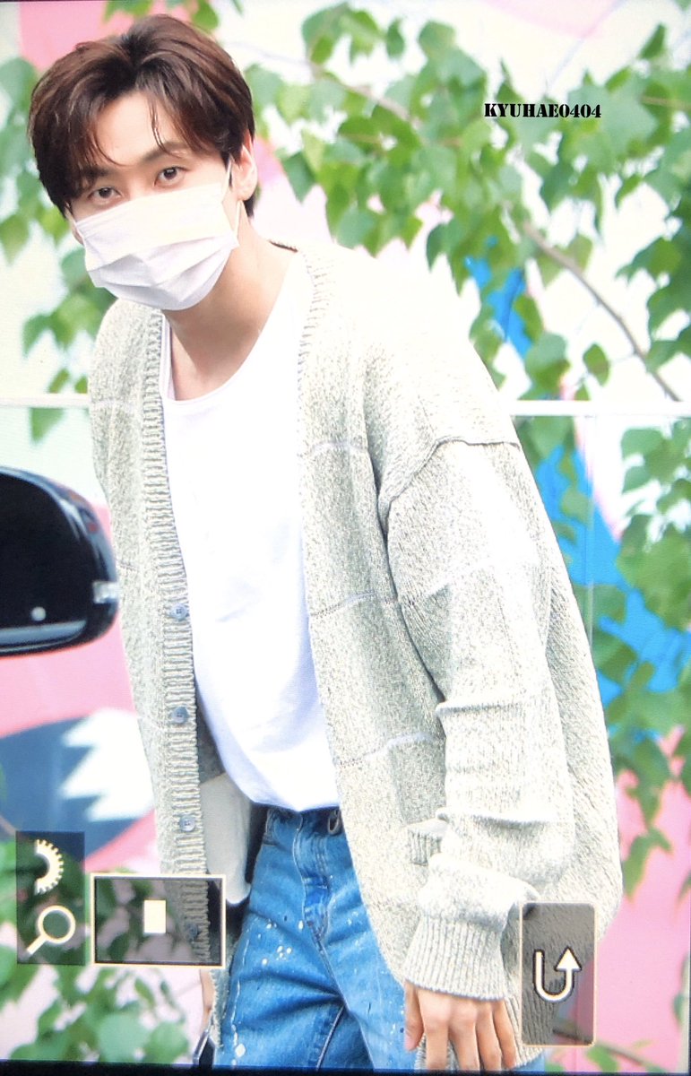 KyuHae0404's tweet photo. 210424 출근

#SUPERJUNIOR #슈퍼주니어
#혁재 #은혁 #李赫宰 #Eunhyuk
#DONGHAE #東海 #동해 https://t.co/wb5h2jWIgd