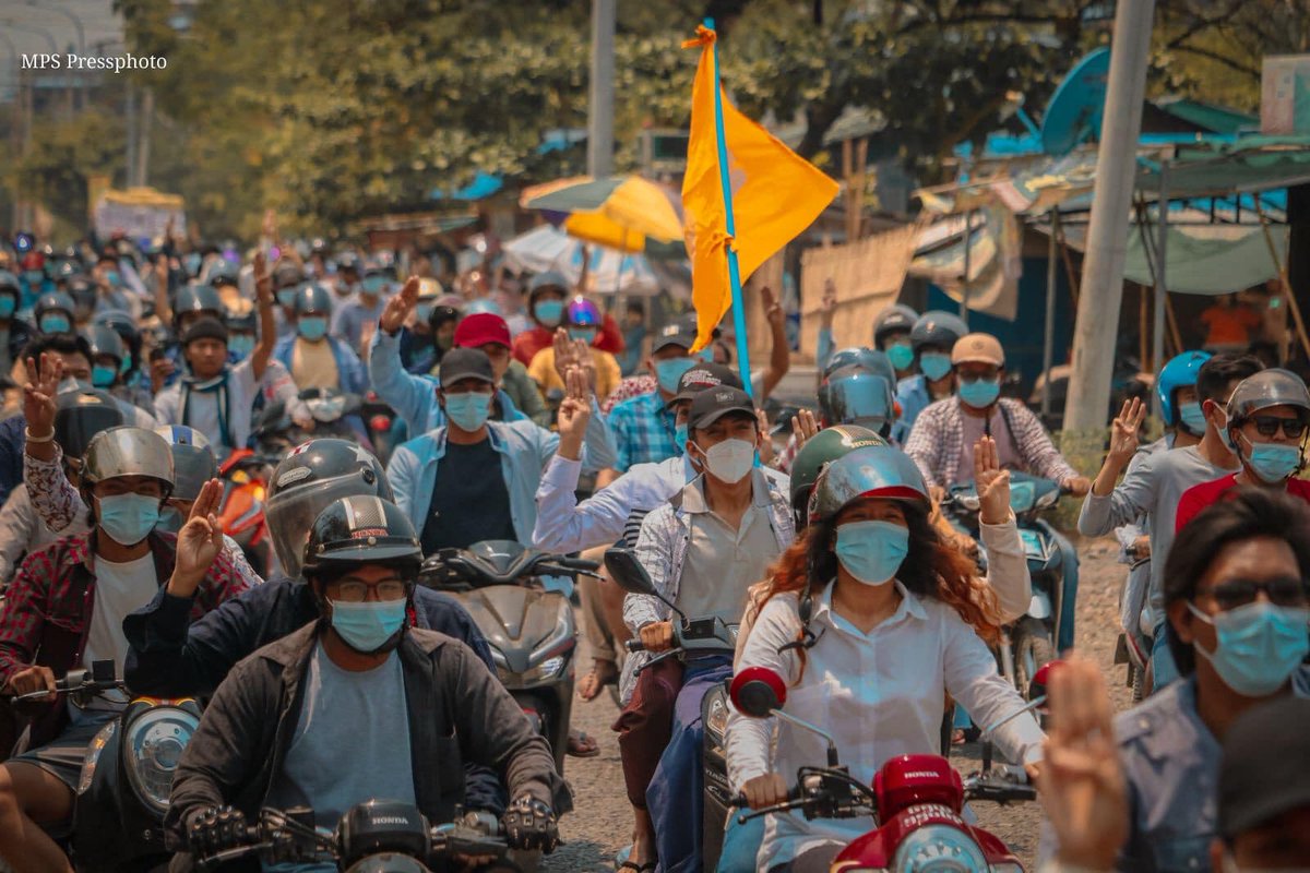 IrrawaddyNews's tweet photo. Undeterred by widespread fatal shootings and arbitrary arrests, engineers drove in the scorching sun on the streets of Mandalay in protest at the military regime on Apr. 24 at noon. (Photo: CJ) #WhatsHappeningInMyanmar https://t.co/BKu7YwyUFL