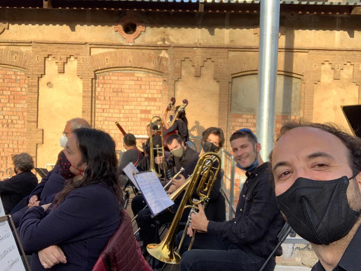 La #BandaProvençana a la mostra d’entitats de cultura popular a can Trinxet! Guiant de la millor manera el nostre 🔝 Eduard Casals! <a href="/EMMCACentreArts/">EMMCA</a> <a href="/TroHospitalet/">TRO</a> <a href="/LHCultura/">Cultura L'H</a> <a href="/LHAjuntament/">Ajuntament de L'Hospitalet</a> #PrimaveraLH