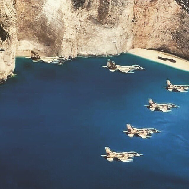 gogoserz's tweet photo. Στα πλαίσια της άσκησης "ΗΝΙΟΧΟΣ 21", ισραηλινά μαχητικά αεροσκάφη πέταξαν πάνω από το "Ναυάγιο" της Ζακύνθου, προσφέροντας ένα μοναδικό θέαμα!
#zakynthos #tourism #navagio https://t.co/D8lZBiE5iT