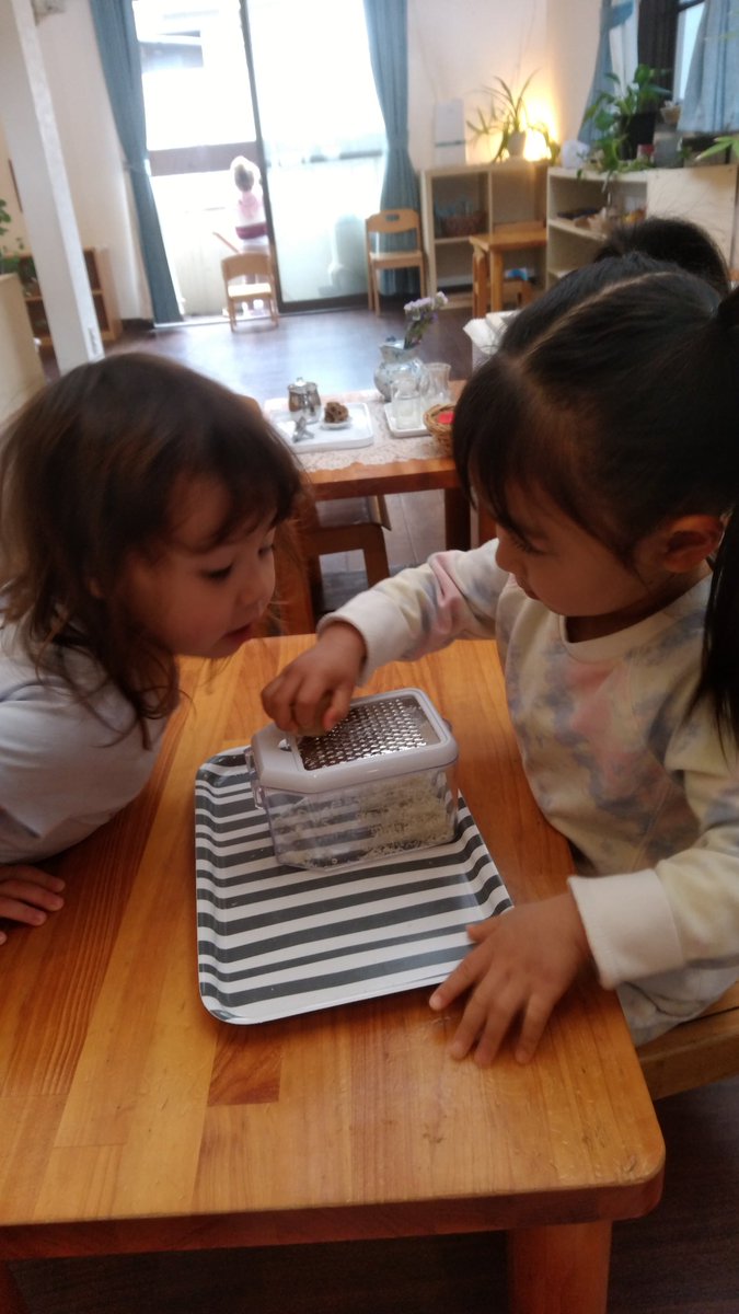 MSTokyoPine's tweet photo. Here is our activity for Earth Day 2021! Learning how to make beeswax wrap🐝🐬🍀
#MSTlittlepeople https://t.co/s8OsEwvHis