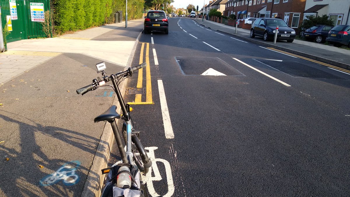 A while ago,  @HaveringCyclist complained to  @LBofHavering about bringing cycle lanes within LTN1/20 guidance after 750mm wide lanes were put back on White Hart Lane. They were told that the lines couldn't be removed & redone as it would damage the surface (some truth in that)