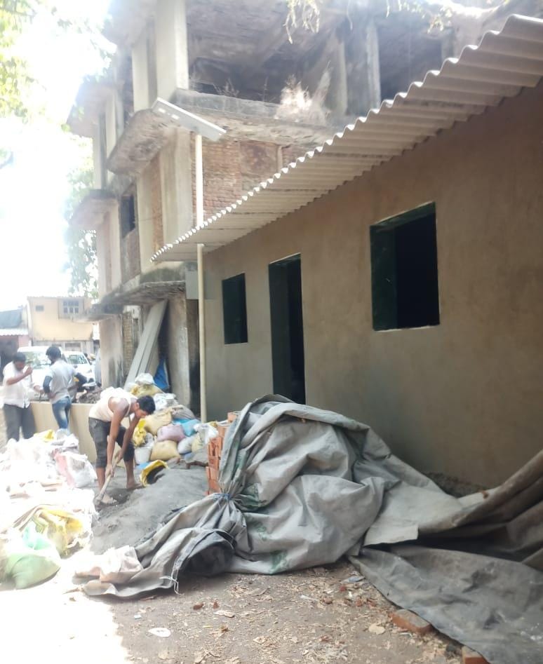 #लॉकडाऊन मध्ये मोठ्या प्रमाणात अनधिकृत बांधकामे होत आहेत. 
1) भाद्रन नगर रोड क्रं. 2, न्यू गेस्ट हाऊस, गिरीश चहावाला जवळ, कंदिवली प.
2) के 1 चाळ,  व लक्ष्मण घसारिया चाळ, भाद्रन नगर रोड 2, कांदिवली प. 
येथे डबल माळ्याचे पक्के अनधिकृत बांधकामे सूरु आहेत.
<a href="/mybmc/">माझी Mumbai, आपली BMC</a>
<a href="/MumbaiPolice/">मुंबई पोलीस Mumbai Police</a>