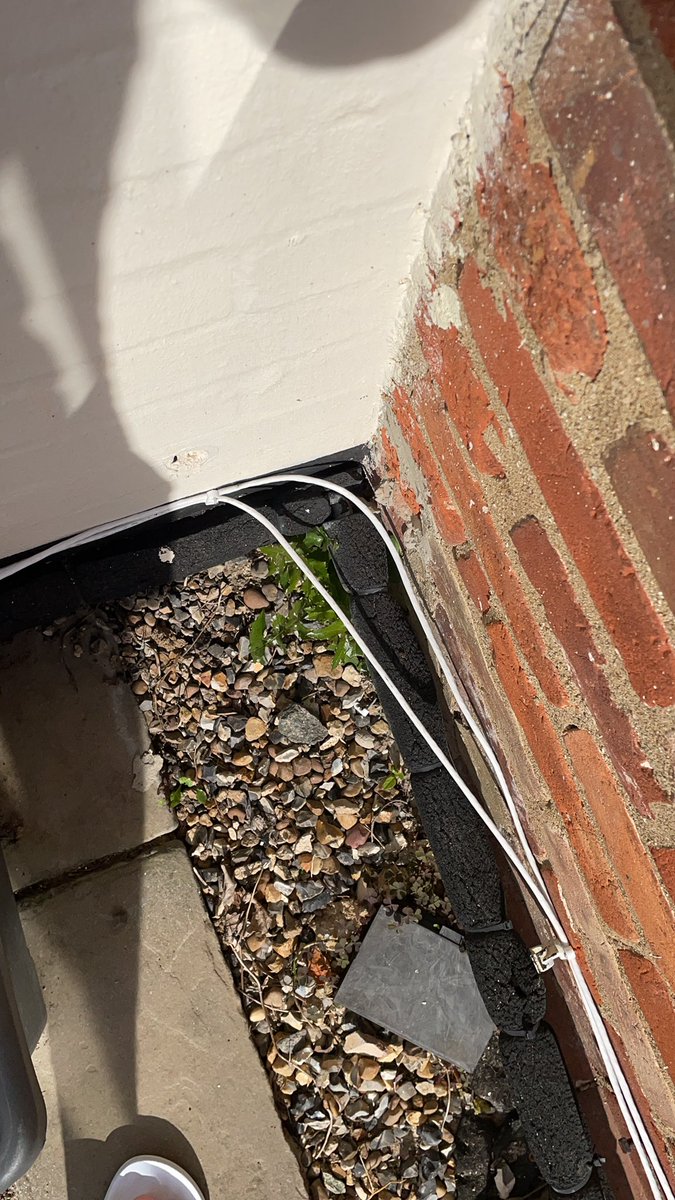 Shouldn’t the cable be run along the wall 🤦🏻‍♂️ <a href="/SkyUK/">Sky</a> ?