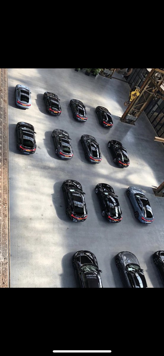 HenkBrandsma1's tweet image. Kijk, dat is nog eens een mooie, #covidproof, aflevering aan de #Audi-dealers @audi_nederland. En wat een mooie auto💎! linkedin.com/posts/polsalex… #FutureIsAnAttitude #thefutureisnow #audietronGT #etronGT #livingprogress #emobility #BEV