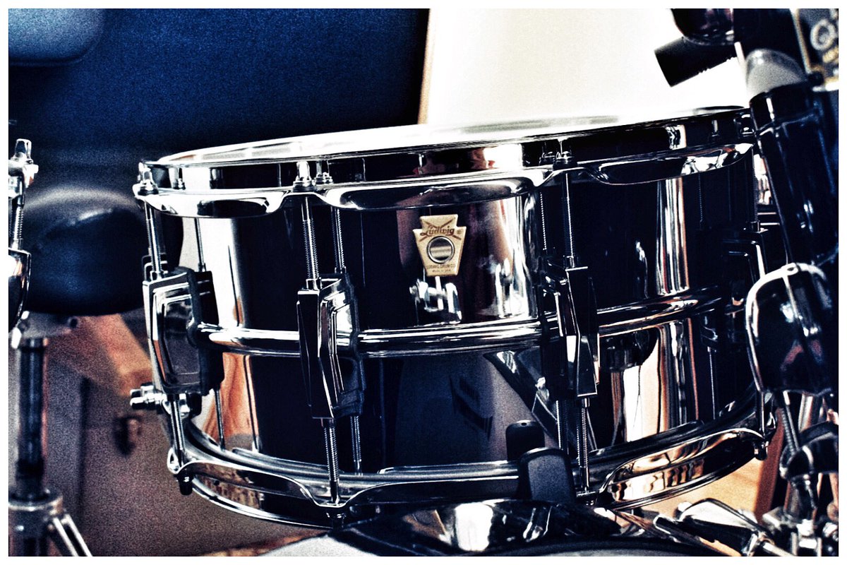 Bum tit , bumbumbum tit. <a href="/LudwigDrumsHQ/">Ludwig Drums</a> <a href="/vicfirth/">Vic Firth</a> <a href="/ProduceLikeAPro/">Produce Like A Pro</a> <a href="/beyerdynamic/">beyerdynamic</a>