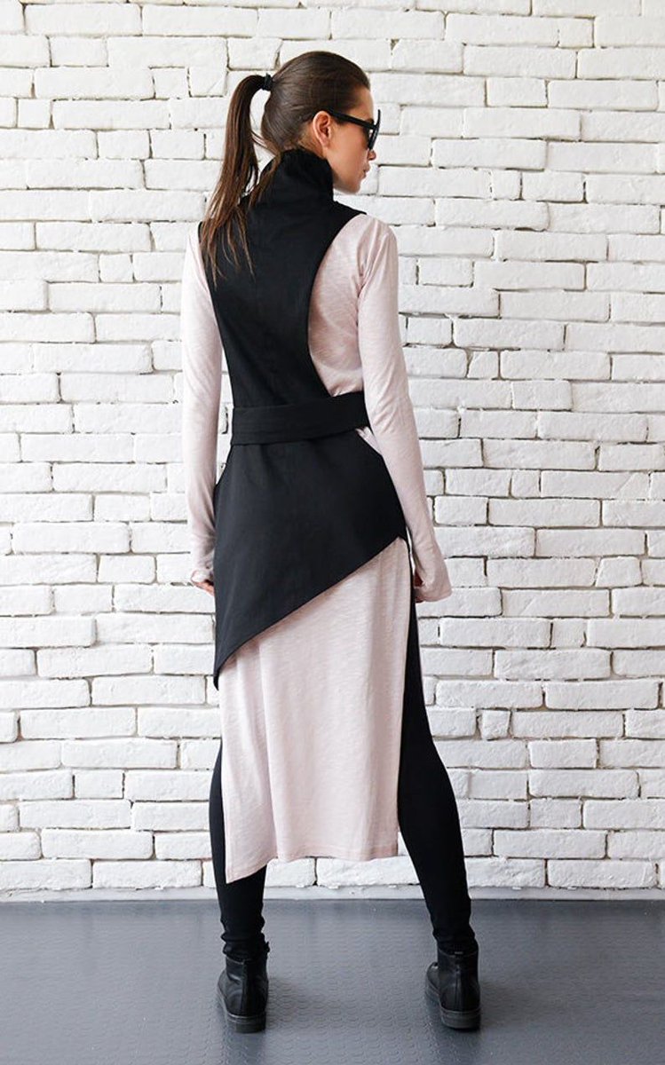 FittingPick's tweet photo. Elegant black asymmetric vest

https://t.co/71wmbj7RB4

#elegant #elegance #asymmetric #vest #assymetricvest #woman #women #womanstyle #womenstyle #womanfashion #womenfashion #style #fashion #stylish #fashionable #trend #trending https://t.co/r9NHqSewk7