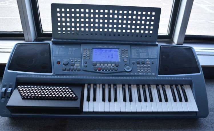 I didn't know until today but there are electronic keyboards which emulate accordions and their control layout absolutely slays me. it's so cursed.