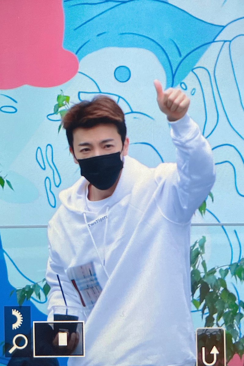 TwoTigers_DE's tweet photo. 210424 Now

👍🏻👍🏻👍🏻

#이동해 #동해 #DONGHAE #슈퍼주니어 #leedonghae @donghae861015 https://t.co/iJyJ4jPpvq