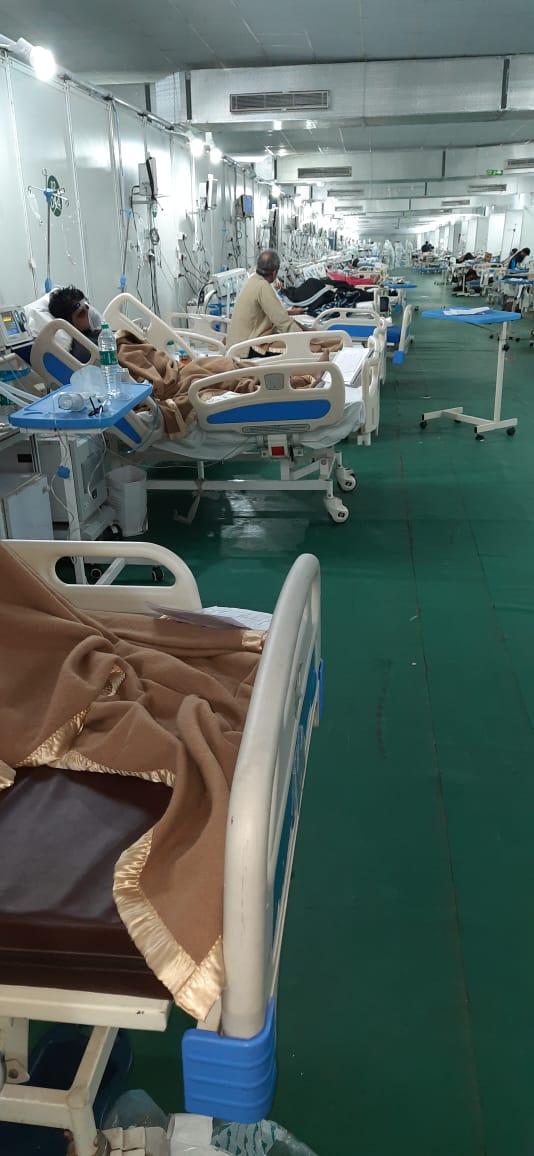 COVIDNewsByMIB's tweet photo. #IndiaFightsCorona:

#AFMS deploys additional health professionals at SVP COVID hospital in Delhi to fight current spike in #COVID19 cases

Details: https://t.co/2rTWhRhuYS

#StaySafe #Unite2FightCorona https://t.co/VoNX0Y2VVc