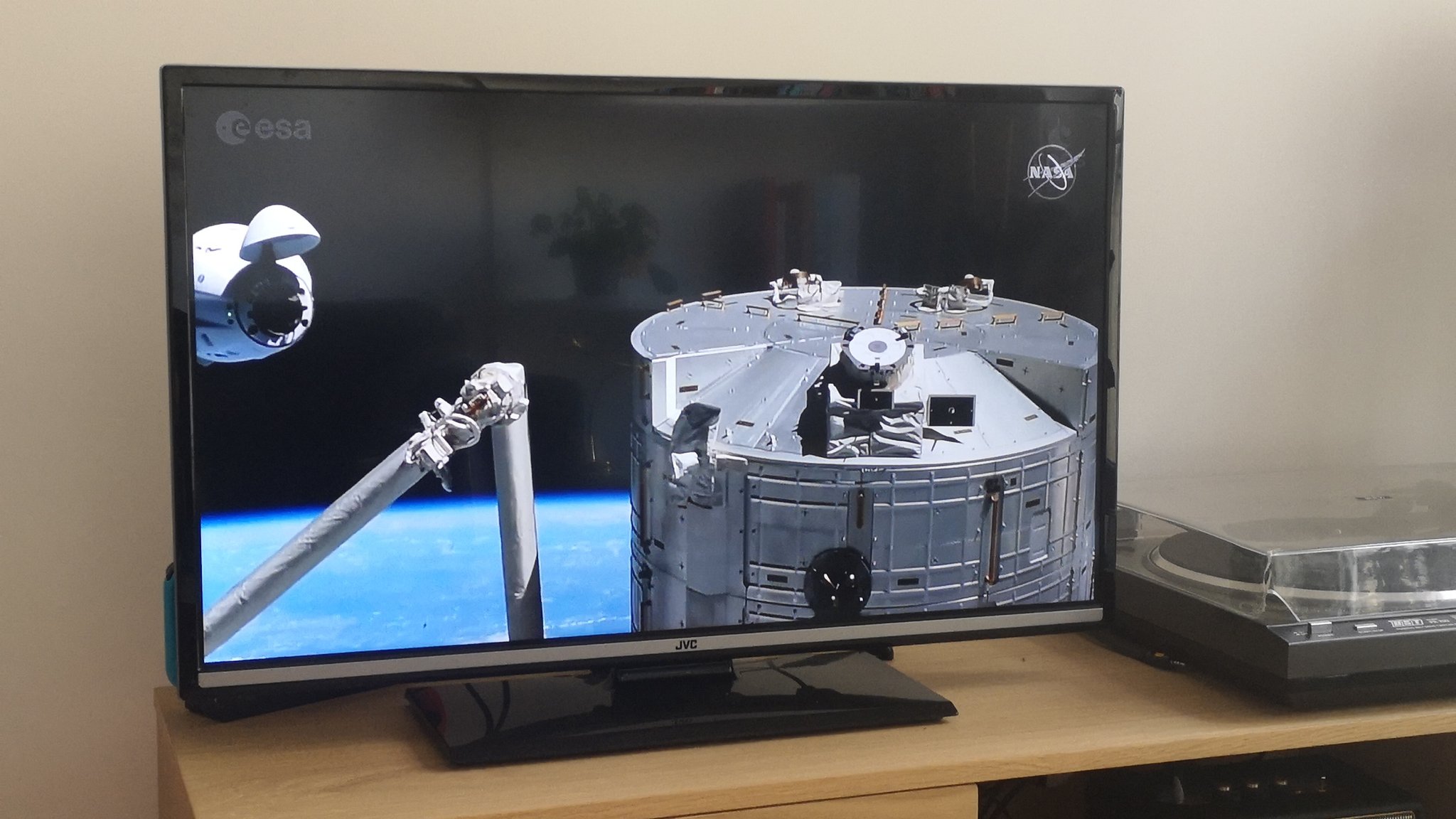 ট ইট র Pierre Meriau Thom Astro What Are You Doing Docking It S Impossible No It S Necessary Missionalpha Interstellar Spacex T Co Unxa6fmhm3 ট ইট র