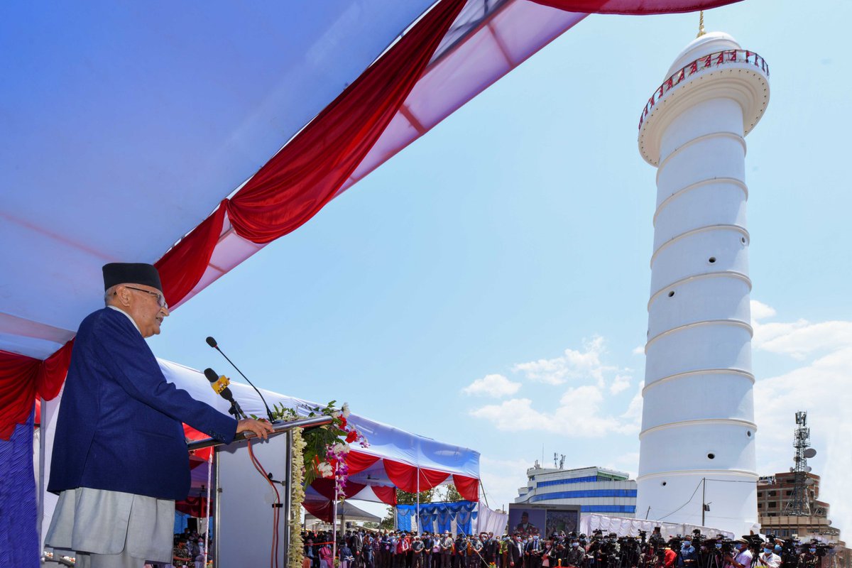 kpsharmaoli's tweet image. आज हामीले ऐतिहासिक पुनःनिर्मित धरहराको भब्य उद्घाटन गरेका छौँ । यस क्षणमा म अत्यन्त हर्षित छु । हर्षको यस क्षणमा म सम्पूर्ण नेपाली दिदीबहिनी दाजुभाइहरुमा हार्दिक बधाई दिन चाहन्छु । दिनरात खटेर सफलताको यस बिन्दुसम्म ल्याइपुर्याउनुहुने सबैमा हार्दिक धन्यवाद दिन चाहन्छु ।