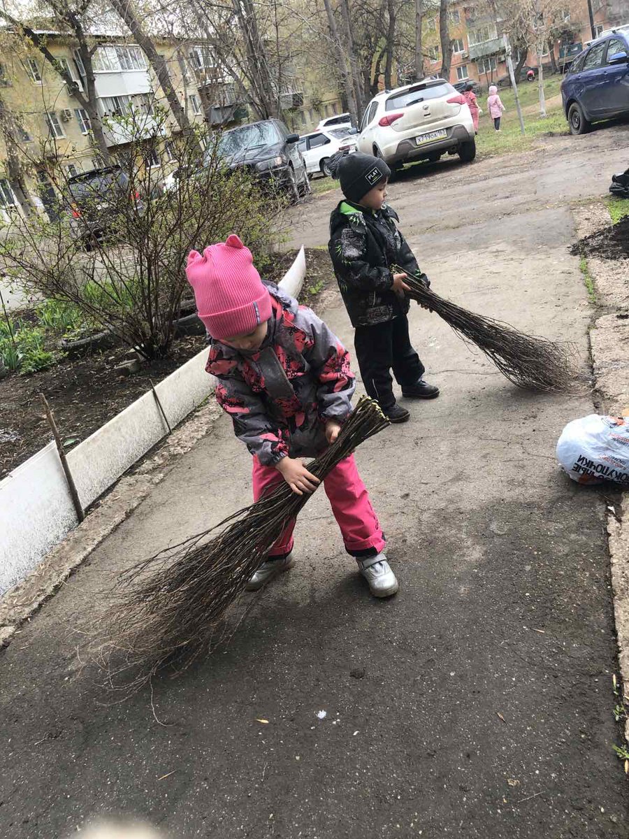 TOSVoshod's tweet photo. И снова ул. Береговая,8Г,Б,В! Молодцы! Дружные жители продолжают приводить в порядок свою территорию. Большое им спасибо! @promadm https://t.co/A6DRiFnD4q
