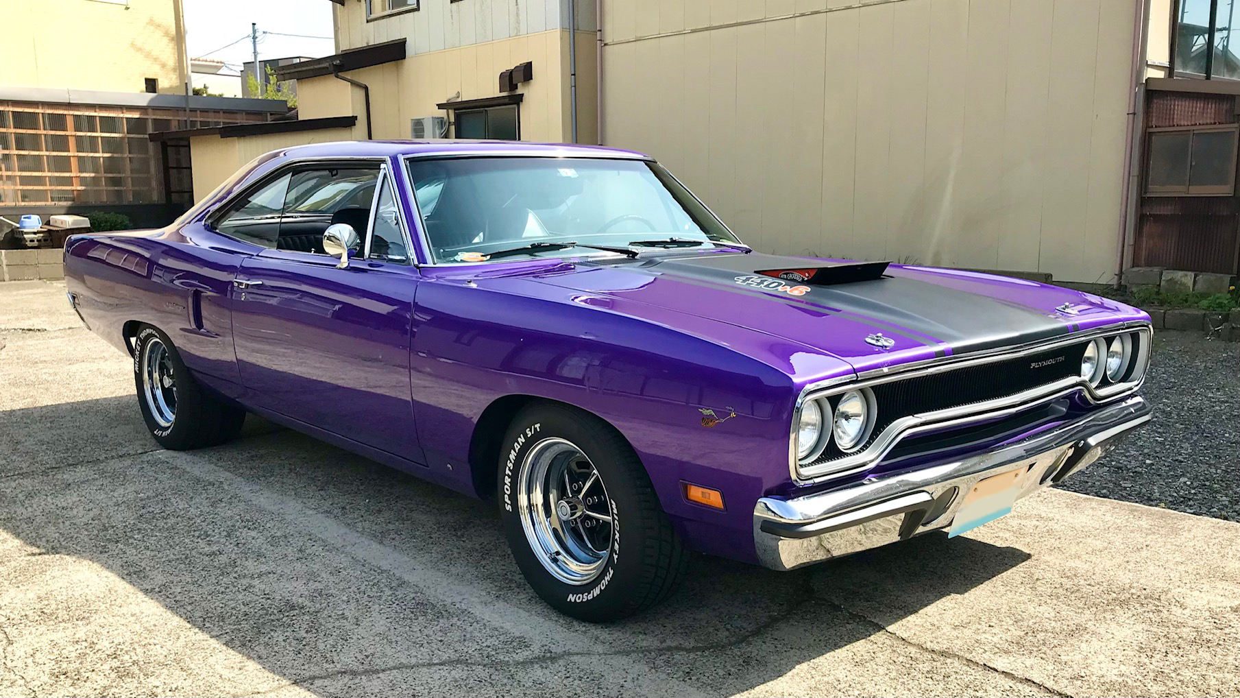 ミニカーショップnewold 天気も良くドライブ日和 アメ車通のお客様が 1970 プリムスロードランナーで ご来店 迫力のマッスルカー 鮮やかなボディカラーに 目を奪われてしまい店番がっ エンジンルームまで見せて頂き オーナー様