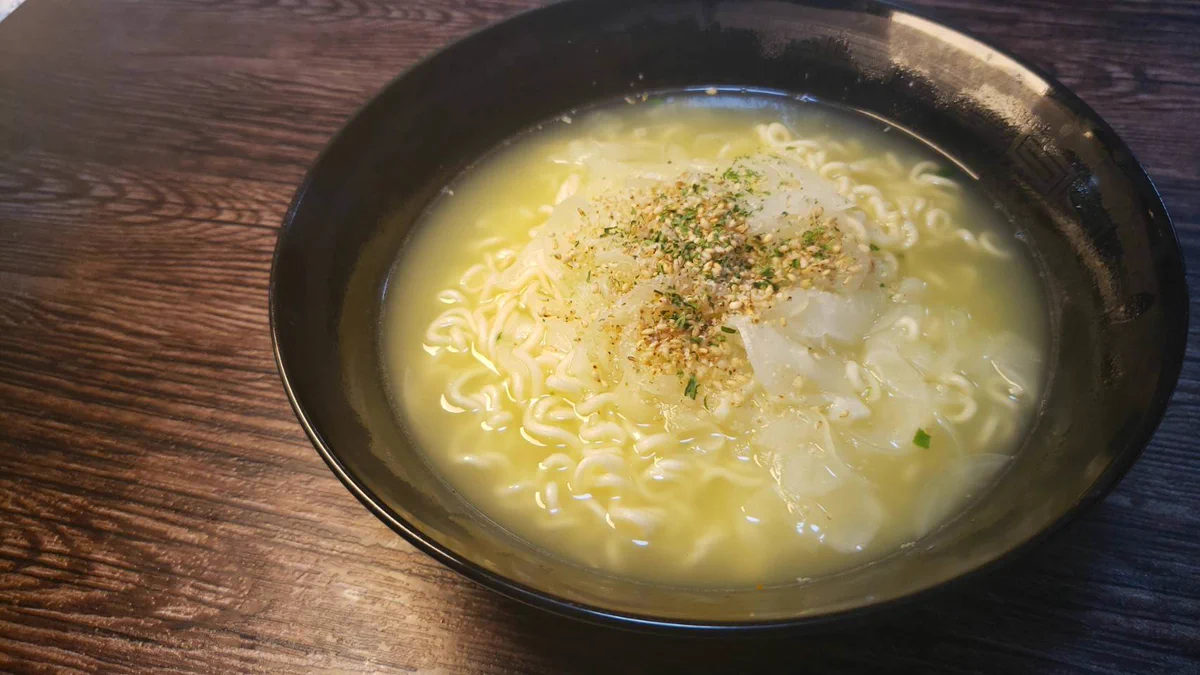 新玉ねぎはあのインスタントラーメンとも相性が良い？！サッポロ一番のアレンジレシピ！