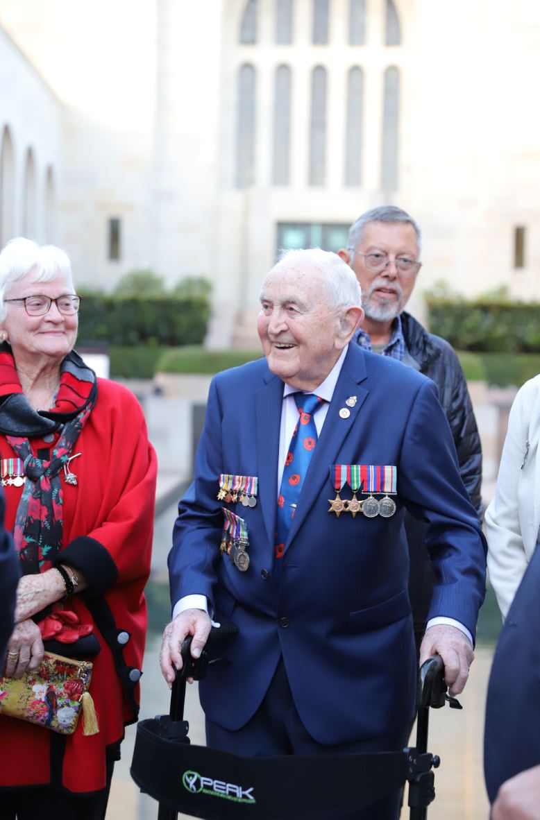 AWMemorial's tweet image. At this evening’s Last Post Ceremony the Memorial was delighted to welcome back Second World War veteran Gordon Richardson. He said he thoroughly missed being able to attend the Anzac Day ceremonies last year and is happy to commemorate again in Canberra this year. #AnzacDay