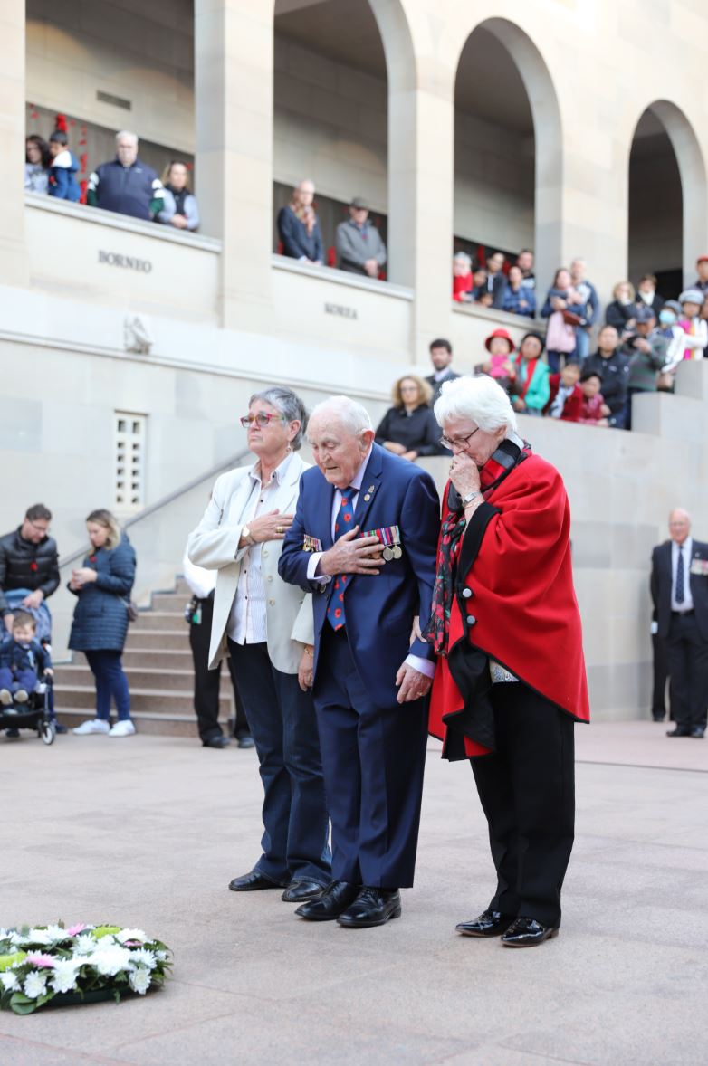 AWMemorial's tweet image. At this evening’s Last Post Ceremony the Memorial was delighted to welcome back Second World War veteran Gordon Richardson. He said he thoroughly missed being able to attend the Anzac Day ceremonies last year and is happy to commemorate again in Canberra this year. #AnzacDay